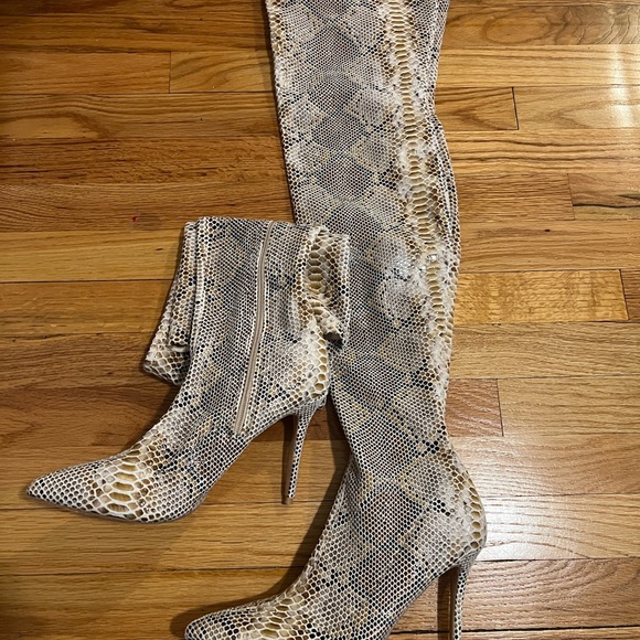 High Voltage Heeled Boots - Beige Snake - Picture 4 of 4